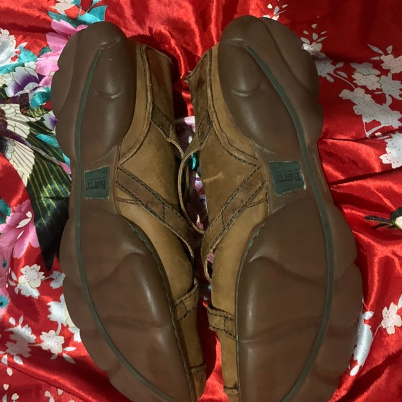 Born Slip-On Tan Leather Flat. Size 8 - Picture 5 of 7